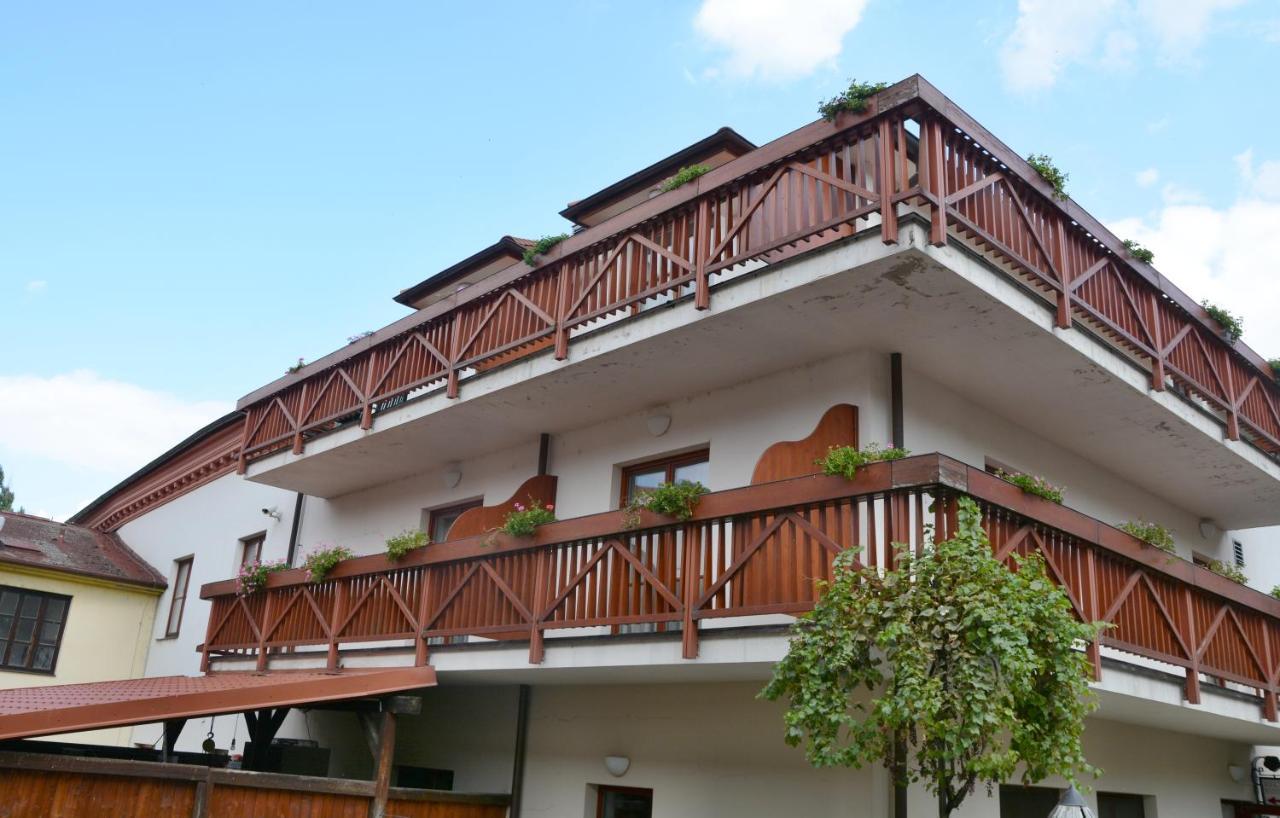 Kounicky Dvur Hotel Dolní Kounice Eksteriør billede