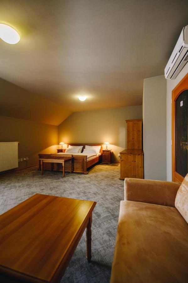 Kounicky Dvur Hotel Dolní Kounice Eksteriør billede